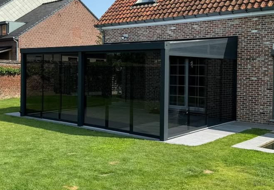 ZWART GLAZEN SCHUIFWANDEN