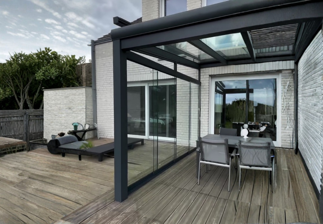 GLAZEN SCHUIFWANDEN EN GLAZEN SPIE