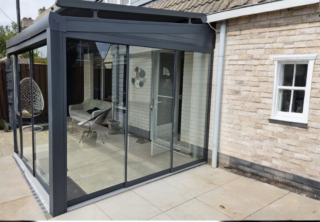 GLAZEN SCHUIFWANDEN EN ALIMINIUM SPIE